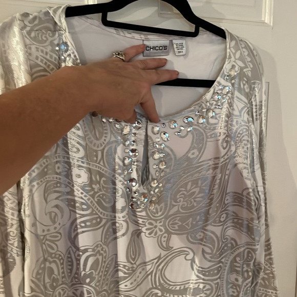 Chico’s size XL white & metallic silver embellished V-neck top 3/4 sleeve - Picture 1 of 16
